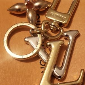 Louis Vuitton trifold keychain